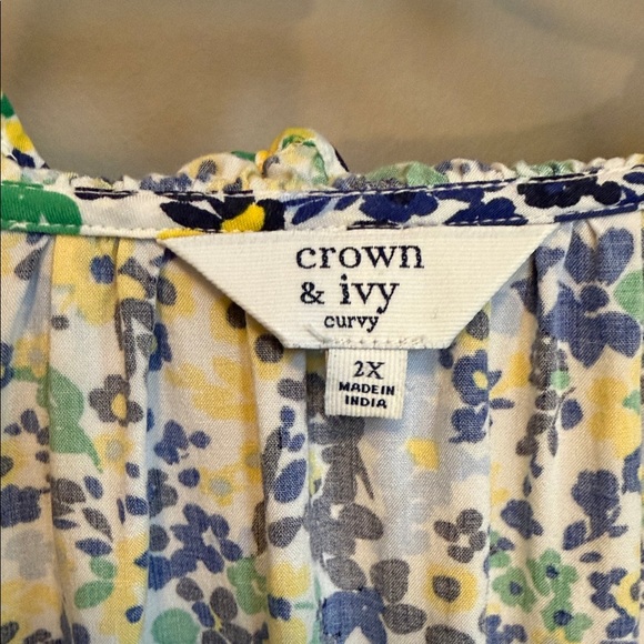 Crown & Ivy 2X Navy Yellow Green Floral Tassel V-Neck Bell Tiered Sleeve Blouse - Picture 2 of 6